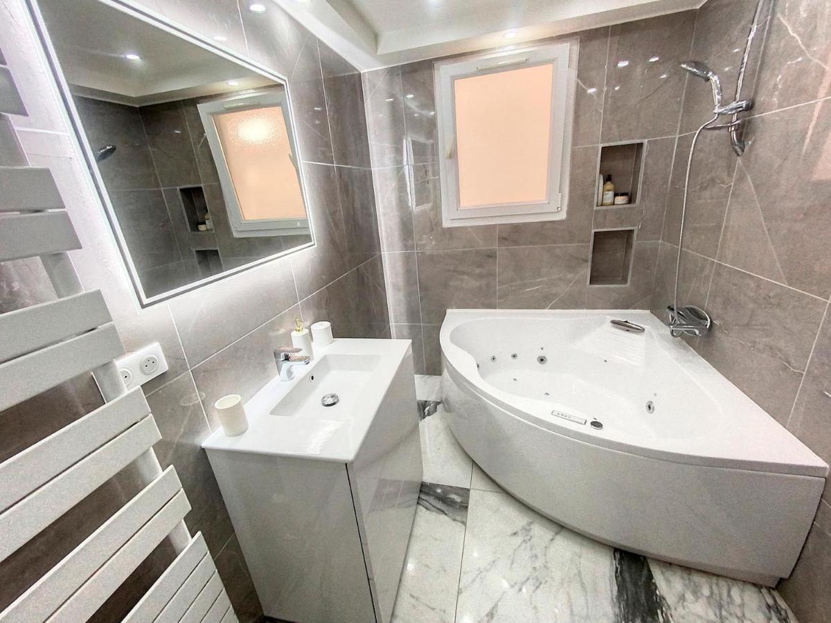3 Pieces Climatise En Rez De Jardin Avec Piscine Apartment วิลล์เนิฟ-ลูเบ ภายนอก รูปภาพ