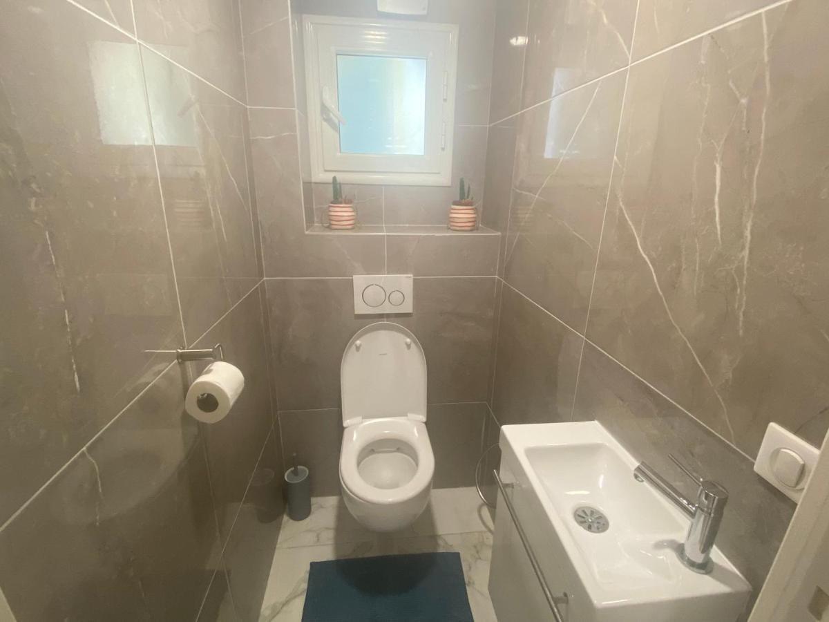 3 Pieces Climatise En Rez De Jardin Avec Piscine Apartment วิลล์เนิฟ-ลูเบ ภายนอก รูปภาพ